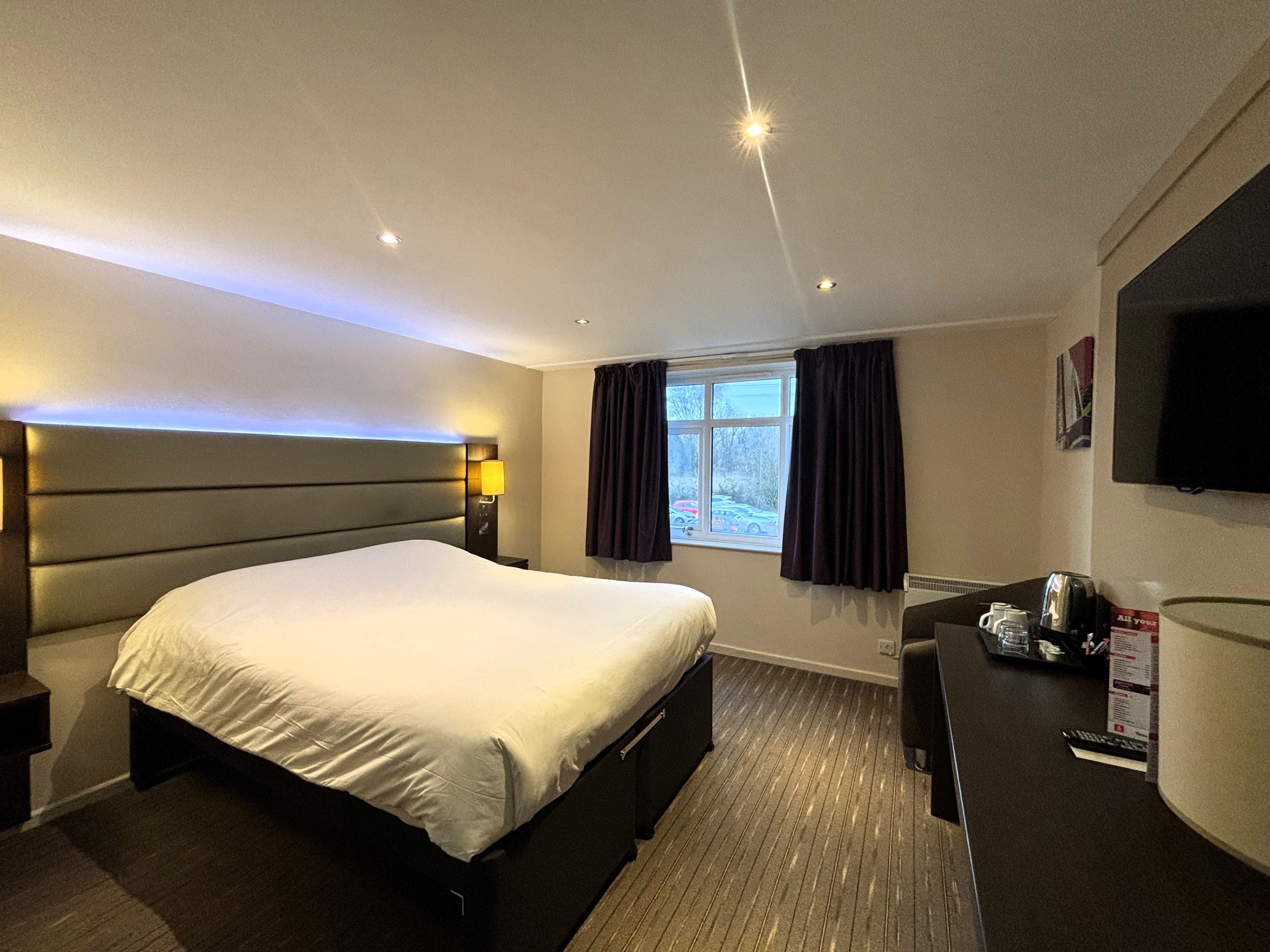 Comfortable Premier Roomz bedroom